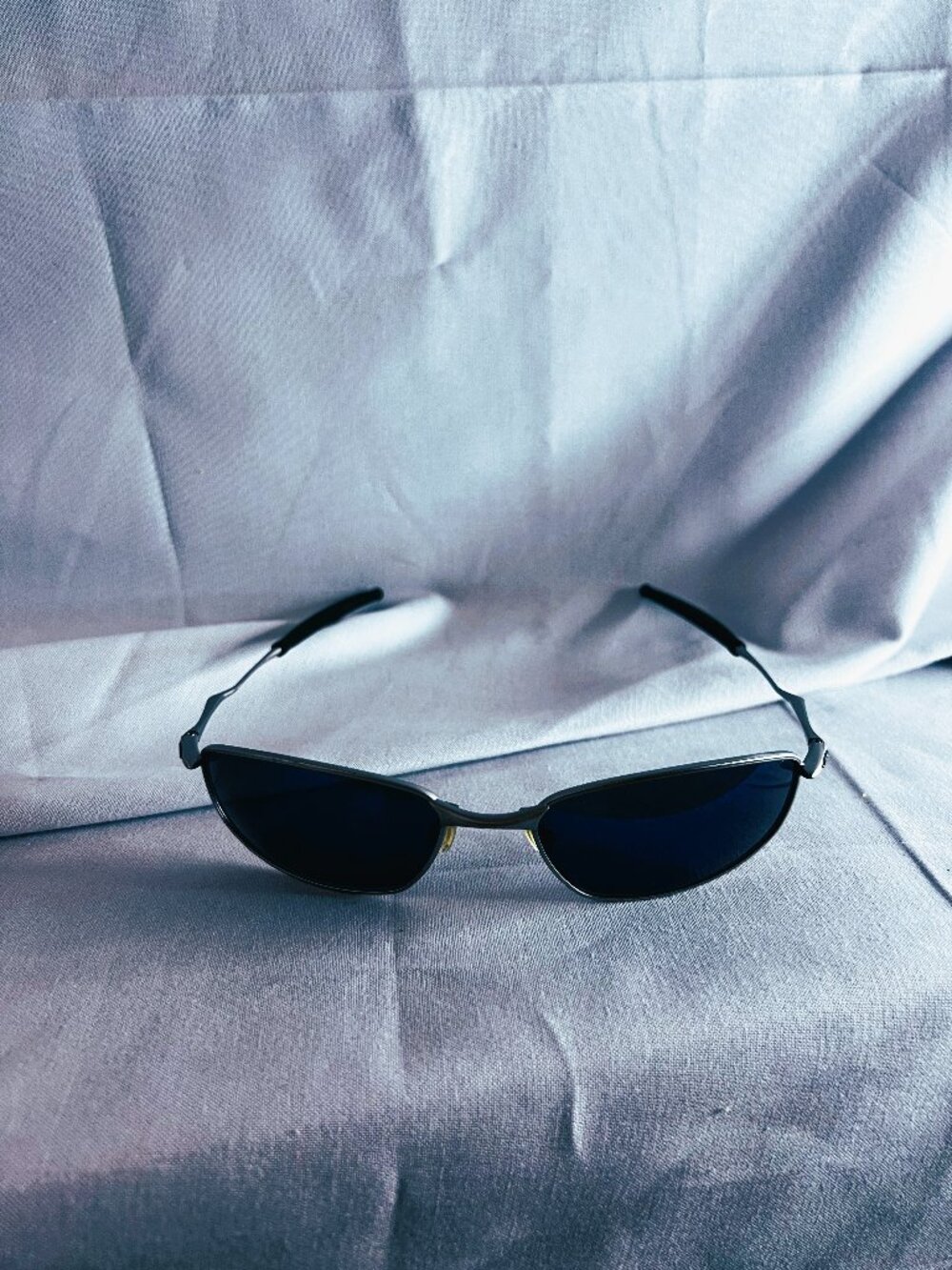 Vintage Oakley Wire Sunglasses - Classic Style